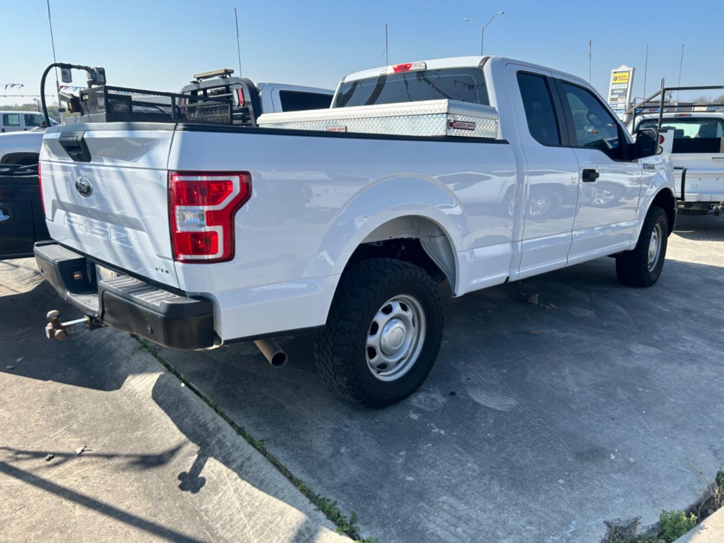 2019 White Ford F-150 XL SuperCab 6.5-ft. 4WD (1FTFX1E52KK) with an 5.0L V8 OHV 16V engine, 6A transmission, located at 1687 Business 35 S, New Braunfels, TX, 78130, (830) 625-7159, 29.655487, -98.051491 - Photo#6